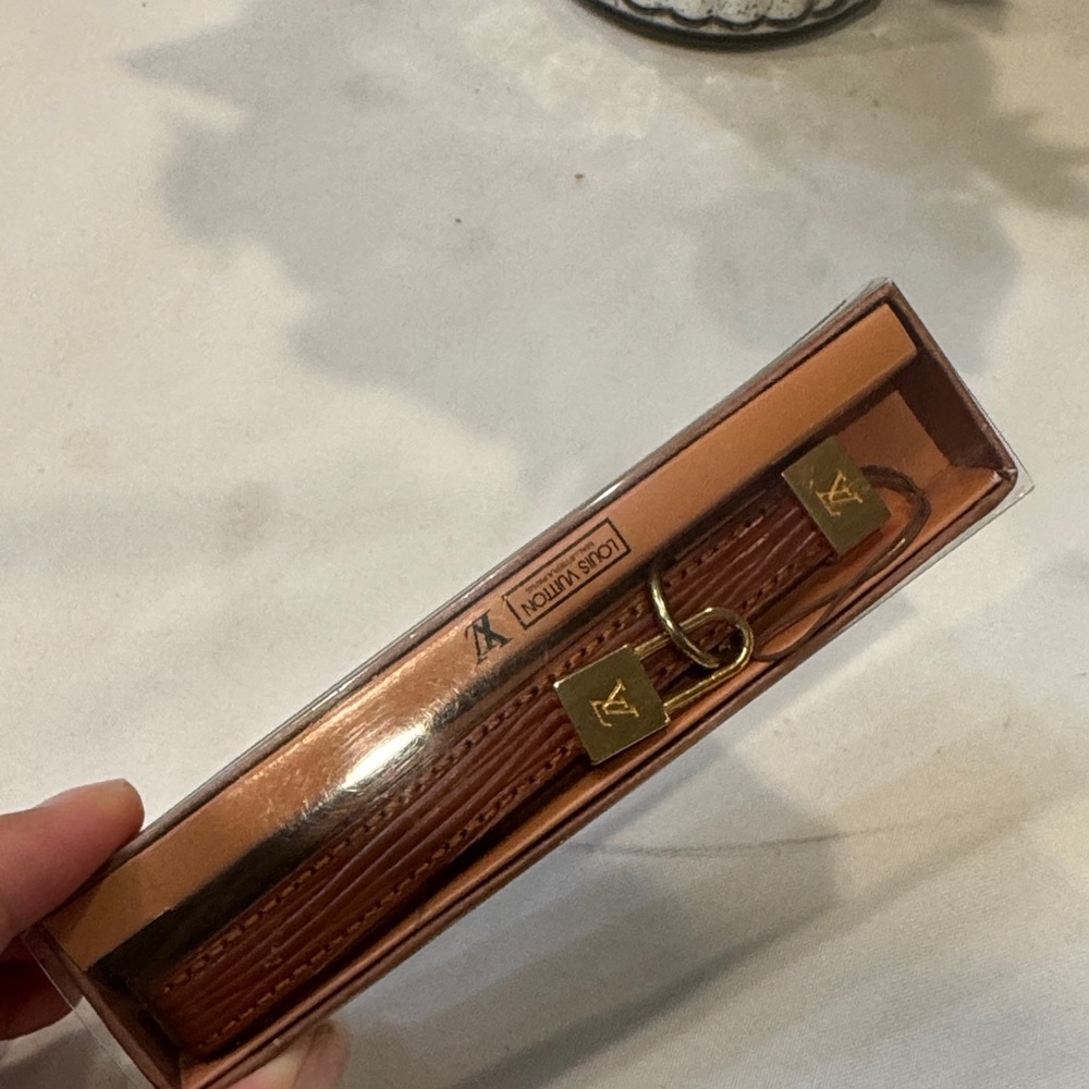Louis Vuitton Brown Leather Key Holder with Gold Lock - Picture 7 of 8